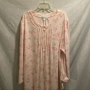 Miss Elaine night gown NWT